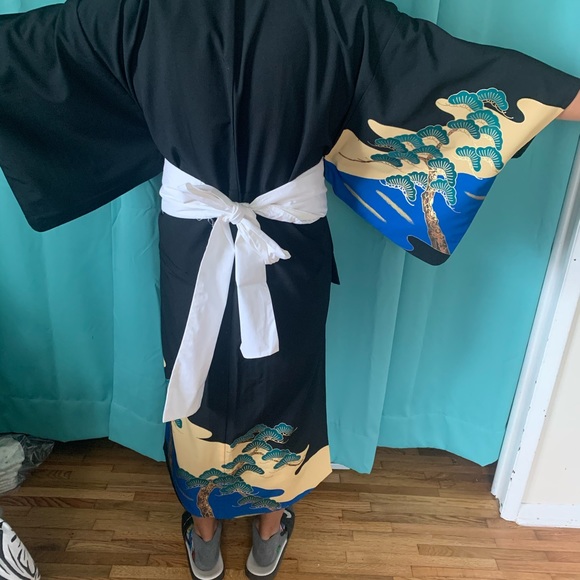 Authentic Hand Sewn Japanese Kimono - Picture 5 of 7